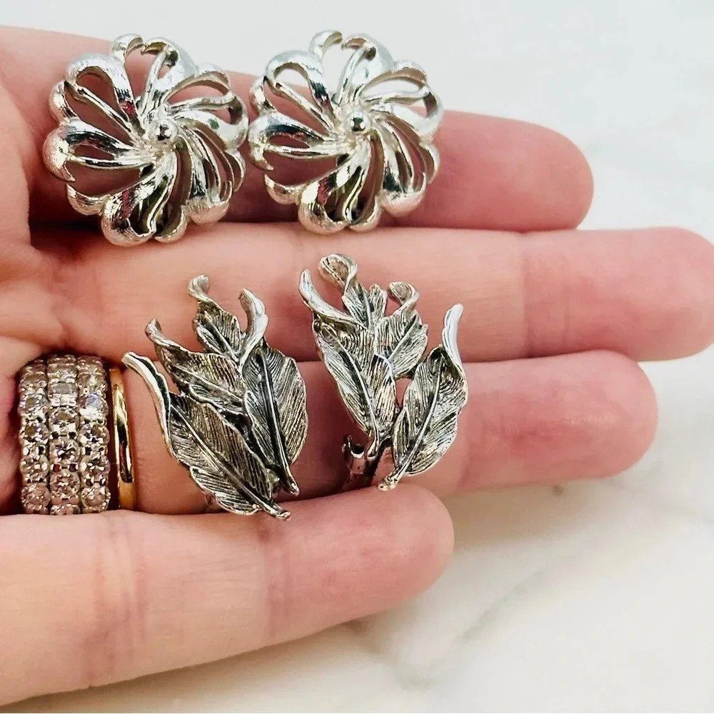 Vintage Clip On Earrings 2 Pair Silver Tone Swirl Flowers & Intricate Le…